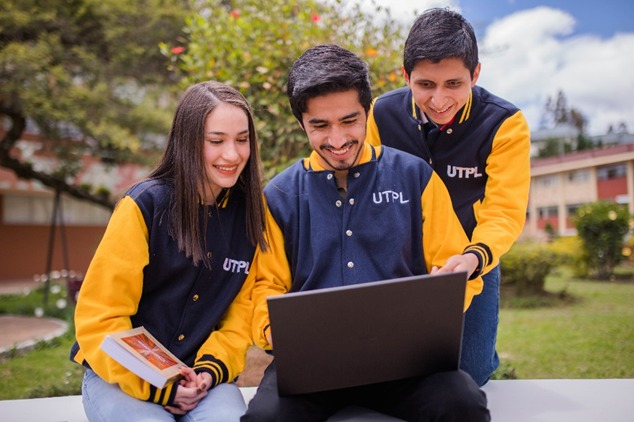 UTPL apoya a más de 15 mil estudiantes con la entrega de Becas Ser Más